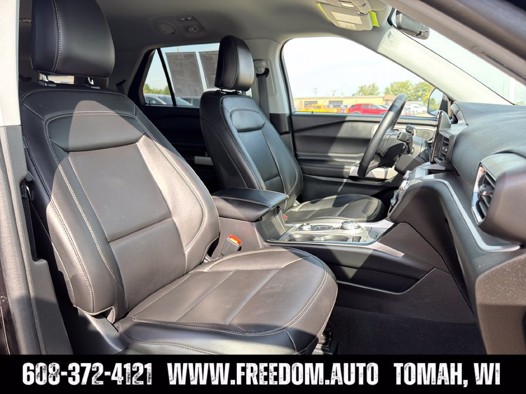 Used 2024 Ford Explorer XLT w/ Equipment Group 202A AWD/4WD image 39