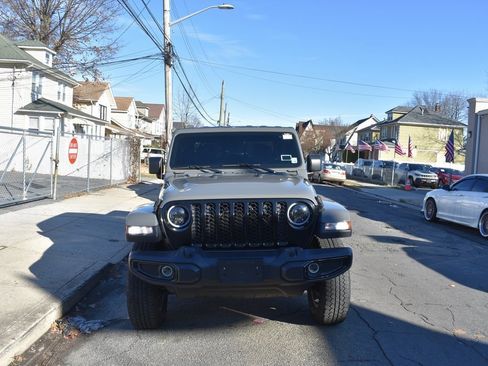 Used 2022 Jeep Gladiator Willys image 2