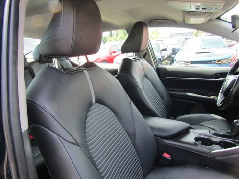 Used 2021 Toyota Camry SE FWD image 15
