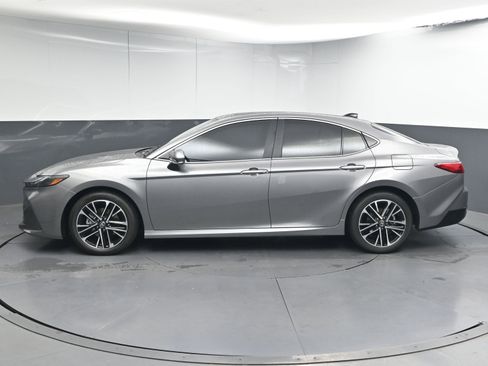 Used 2026 Toyota Camry XLE image 5