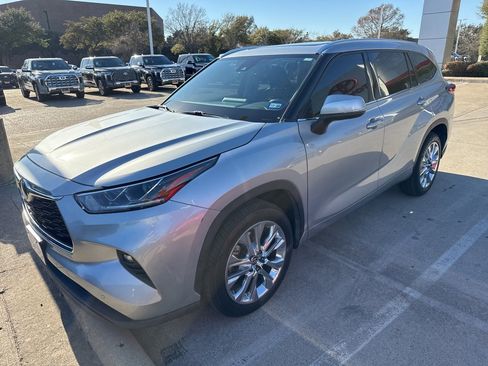 Used 2020 Toyota Highlander Limited image 1