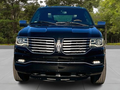 Used 2016 Lincoln Navigator Select image 3