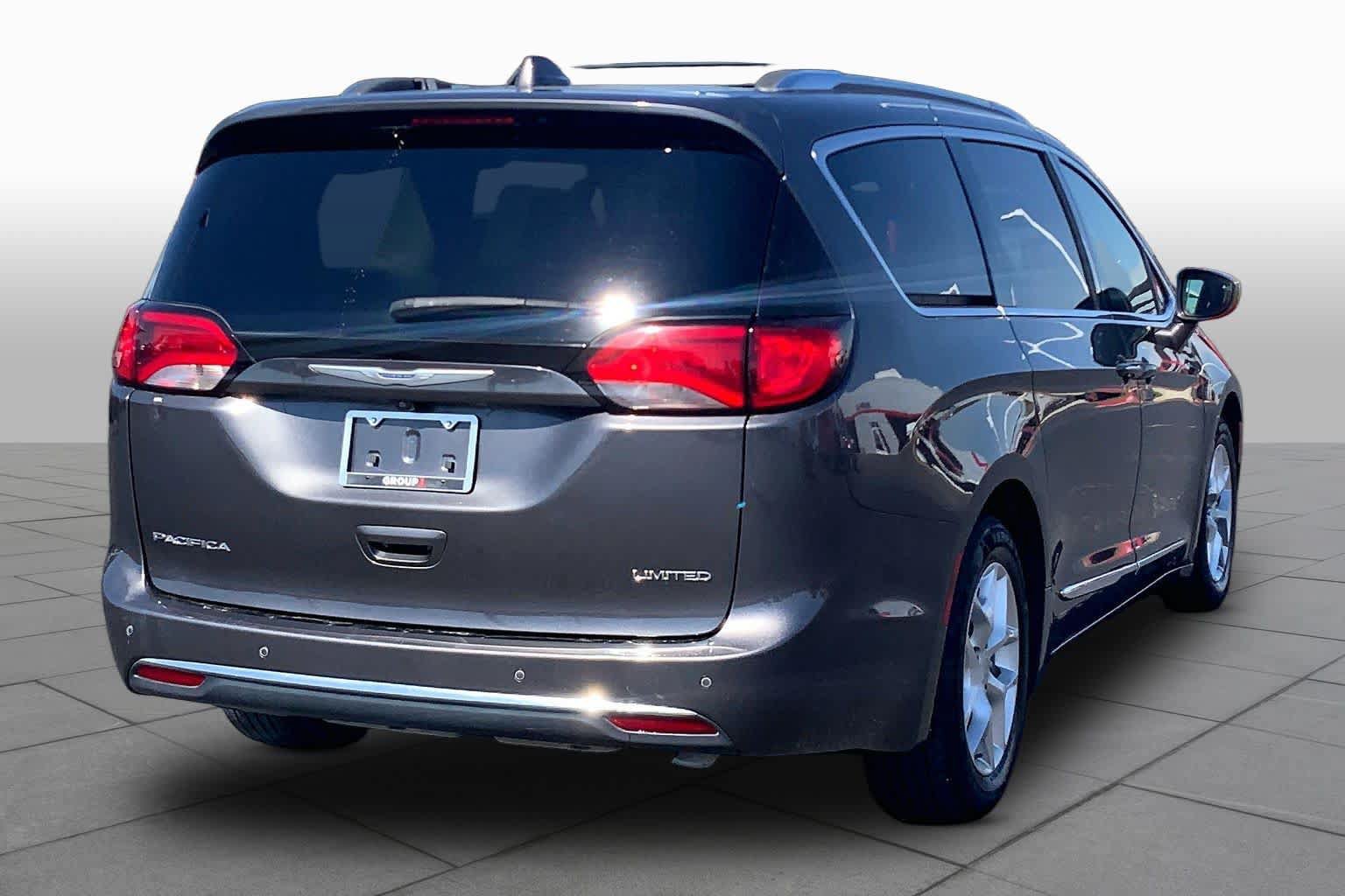 Used 2020 Chrysler Pacifica Limited FWD image 13