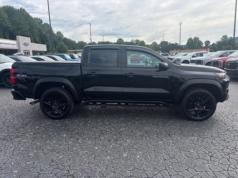 Used 2025 Chevrolet Colorado Z71 w/ Technology Package AWD/4WD image 9