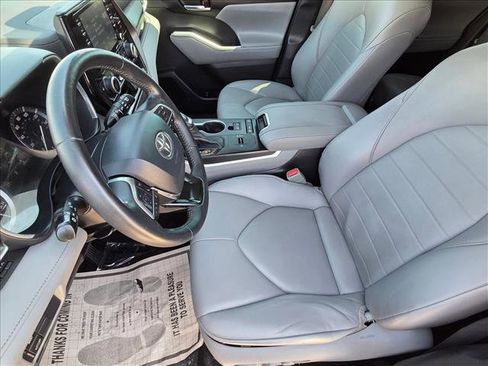 Used 2021 Toyota Highlander XLE FWD image 15