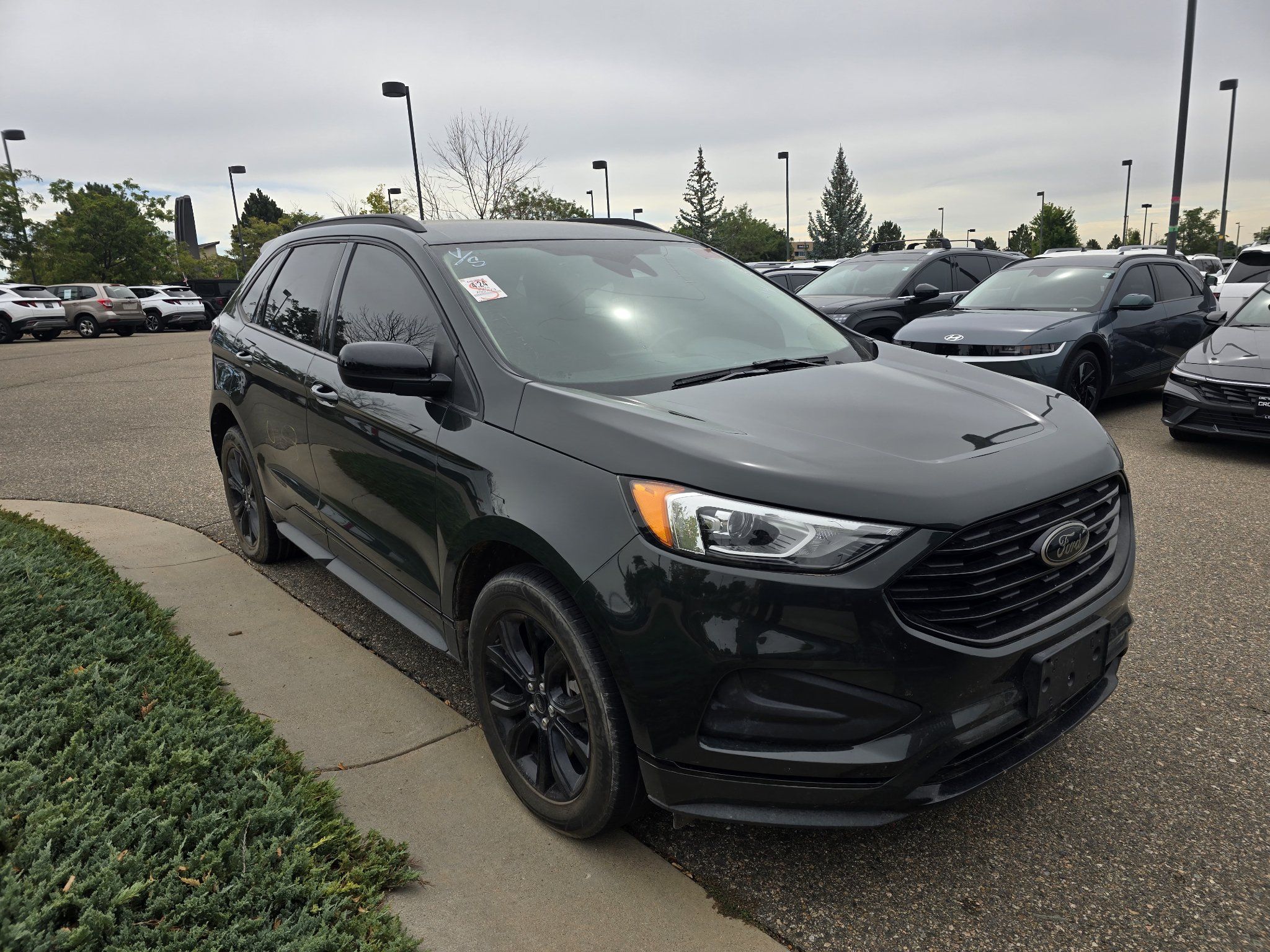 Used 2024 Ford Edge SE w/ Black Appearance Package AWD/4WD image 8