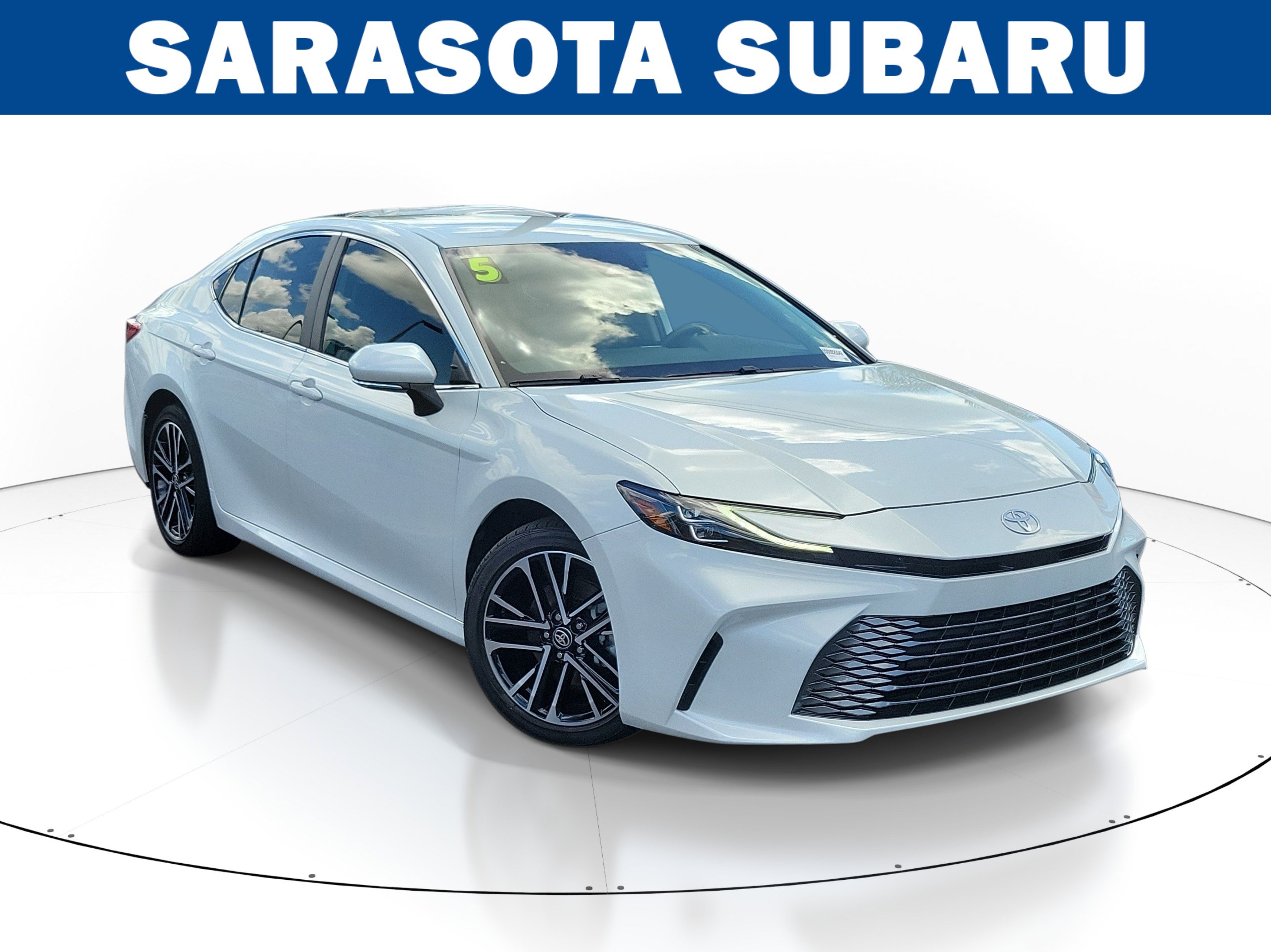 Used 2025 Toyota Camry XLE FWD image 1
