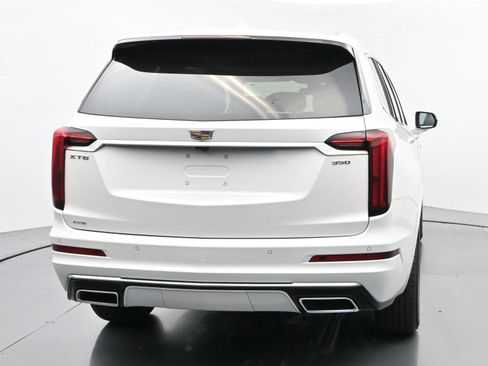 New 2025 Cadillac XT6 Luxury image 4