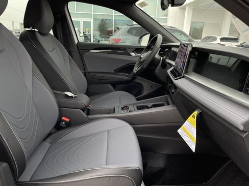 New 2026 Volkswagen Tiguan SE R-Line image 24