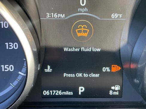 Used 2020 Land Rover Discovery SE image 29