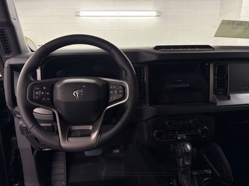 New 2025 Ford Bronco Badlands image 8