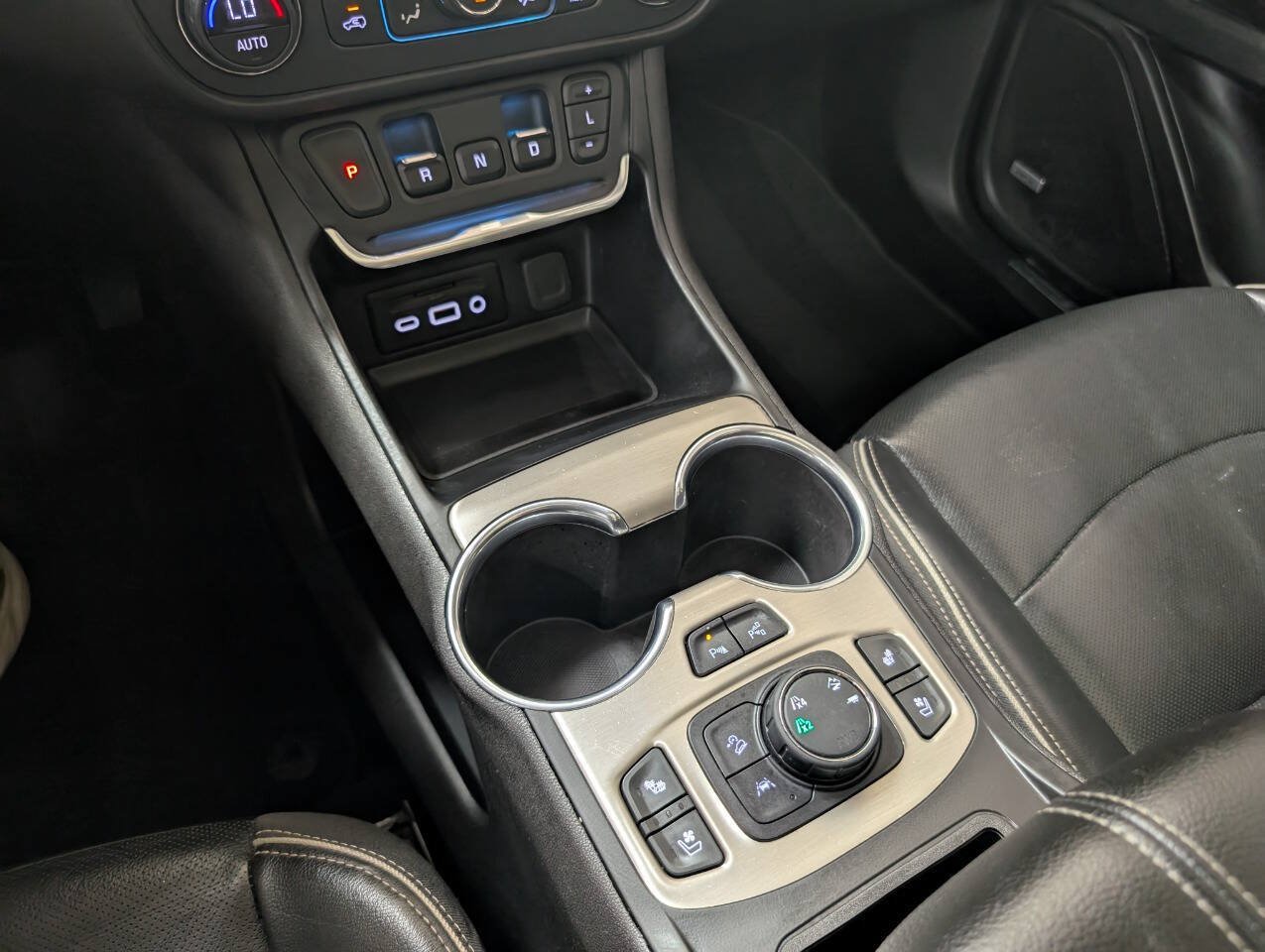 Used 2019 GMC Terrain Denali w/ GMC Pro Grade Package AWD/4WD image 10
