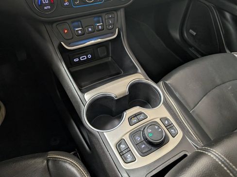Used 2019 GMC Terrain Denali w/ GMC Pro Grade Package AWD/4WD image 10