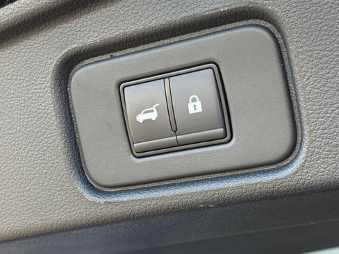 Used 2025 Nissan Pathfinder SV AWD/4WD image 22