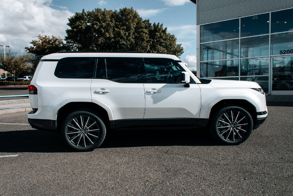 Used 2024 Lexus GX 550 w/ Accessory Package (Z1) AWD/4WD image 8