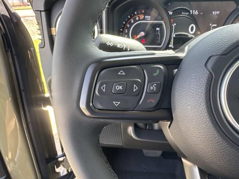 Used 2025 Jeep Gladiator Sport AWD/4WD image 24