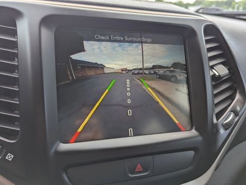 Used 2017 Jeep Cherokee Limited AWD/4WD image 22