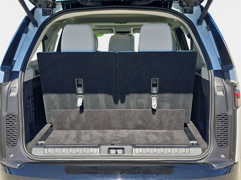 Used 2025 Land Rover Discovery Dynamic SE image 15