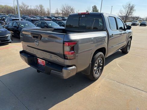 Used 2024 Nissan Frontier SL image 5