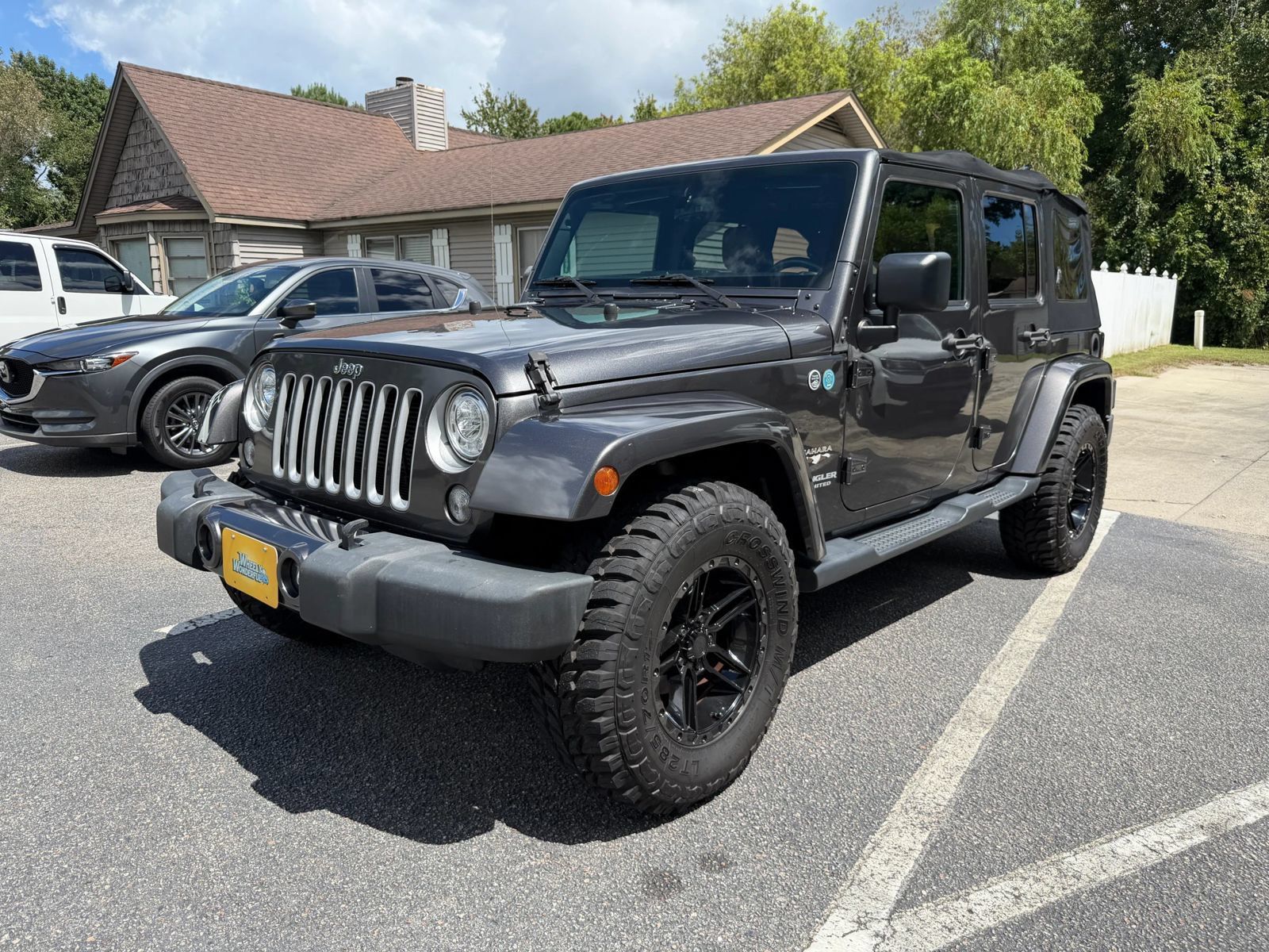 Used 2017 Jeep Wrangler Unlimited Sahara w/ Max Tow Package AWD/4WD image 4