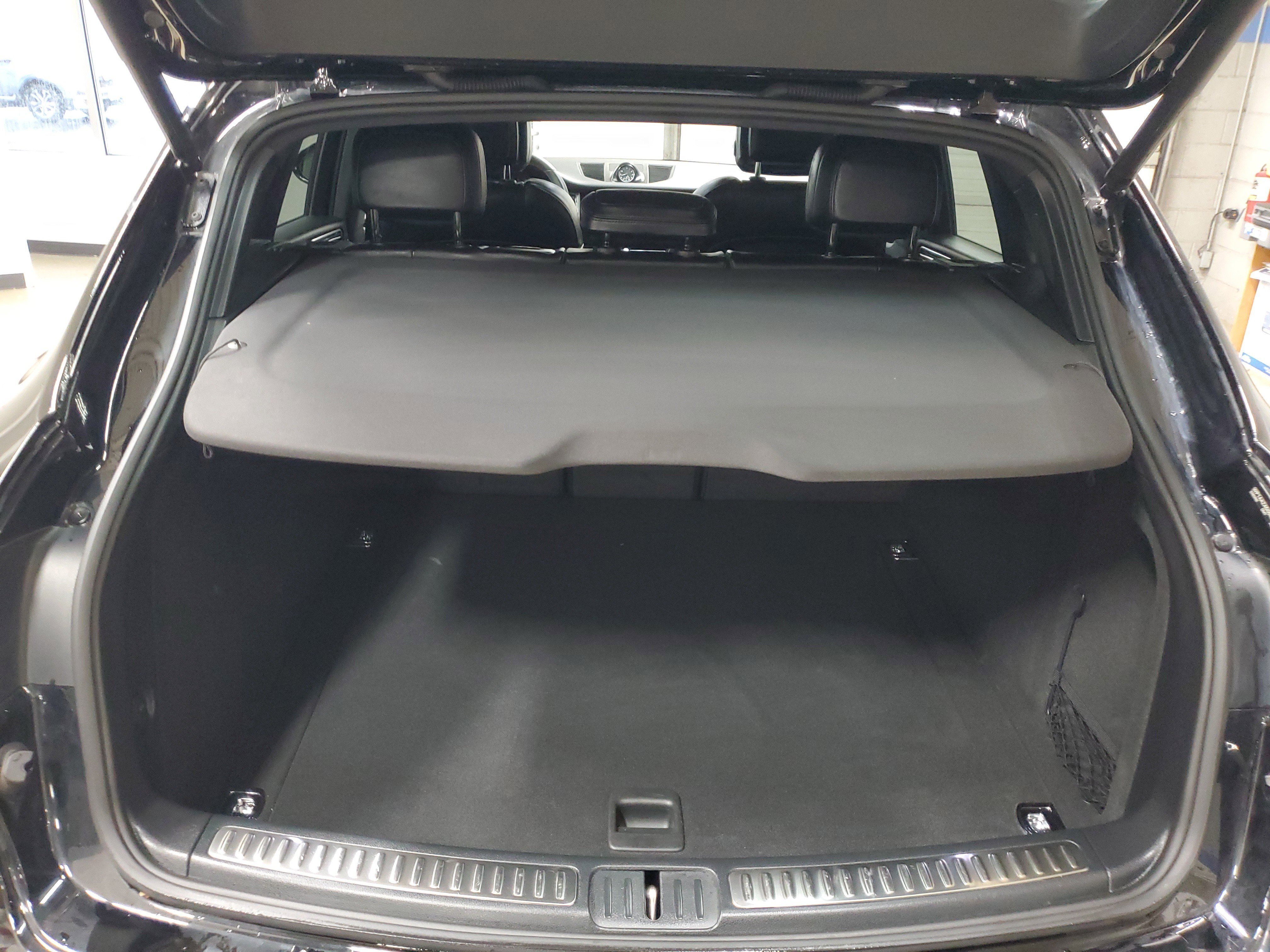 Used 2025 Porsche Macan AWD/4WD image 8