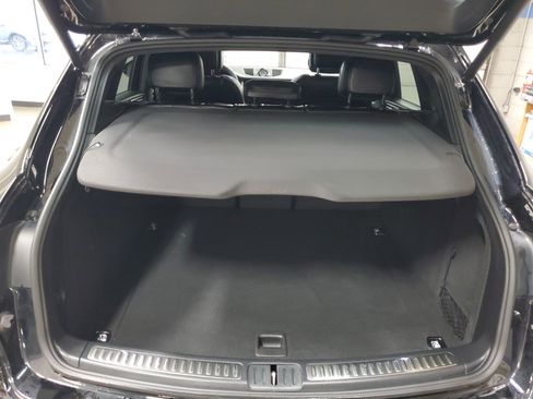 Used 2025 Porsche Macan AWD/4WD image 8