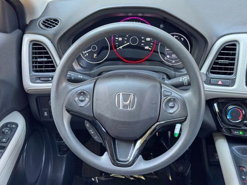 Used 2020 Honda HR-V LX image 17