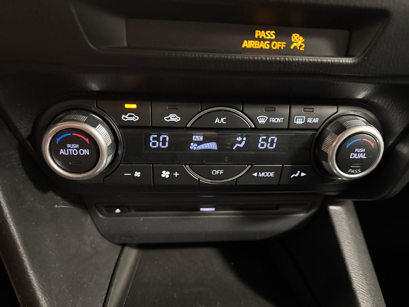 Used 2015 MAZDA MAZDA3 i Touring w/ Technology Package FWD image 23