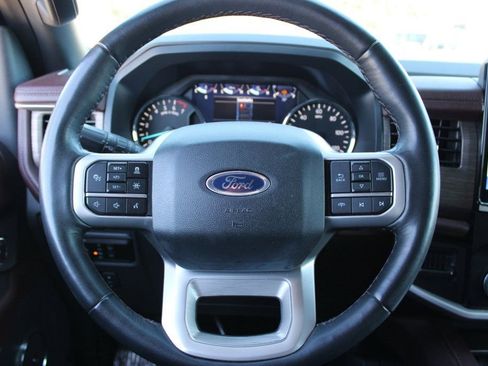 Used 2024 Ford Expedition Limited image 13