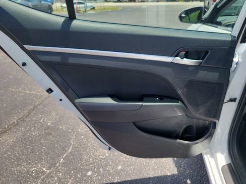 Used 2020 Hyundai Elantra SE w/ Cargo Package (C1) FWD image 8
