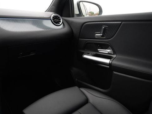 Used 2025 Mercedes-Benz GLA 250 image 8