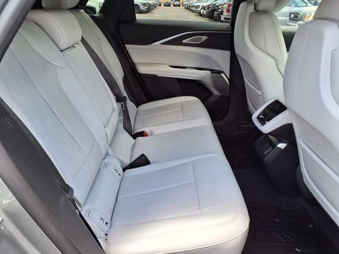 Used 2024 Cadillac Lyriq Luxury RWD image 16