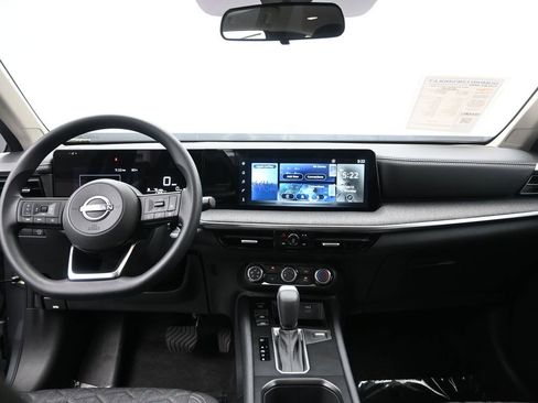 Used 2025 Nissan Kicks SV image 14