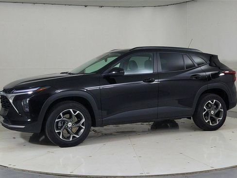 Used 2024 Chevrolet Trax LT image 3