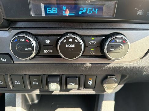 Used 2022 Toyota Tacoma TRD Sport w/ Technology Package RWD image 16