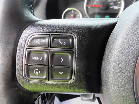 Used 2018 Jeep Wrangler Unlimited Sahara w/ Connectivity Group AWD/4WD image 6