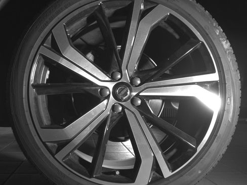 Certified 2023 Volvo XC60 B5 Ultimate w/ Climate Package FWD image 14