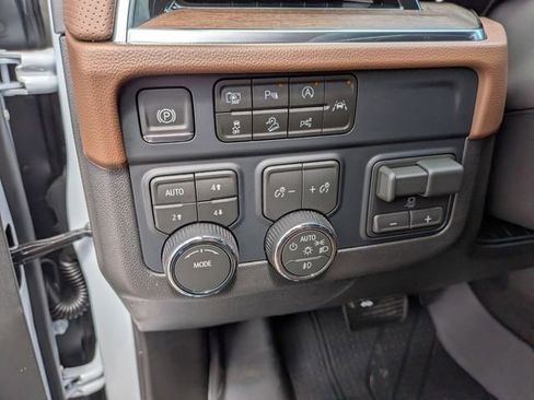 New 2026 Chevrolet Suburban High Country w/ Sun And Tow Package image 32