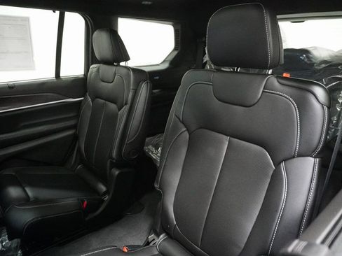 New 2025 Jeep Grand Cherokee L Limited image 16