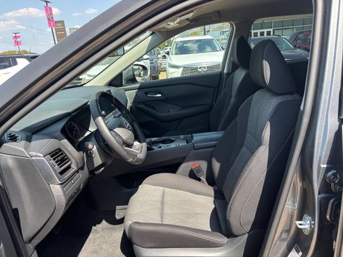 Used 2026 Nissan Rogue SV FWD image 28