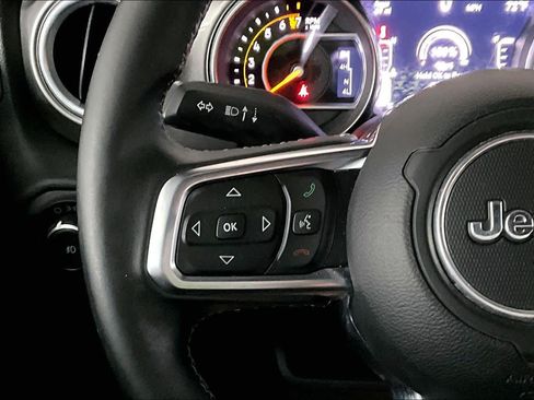 Used 2018 Jeep Wrangler Unlimited Sahara AWD/4WD image 24