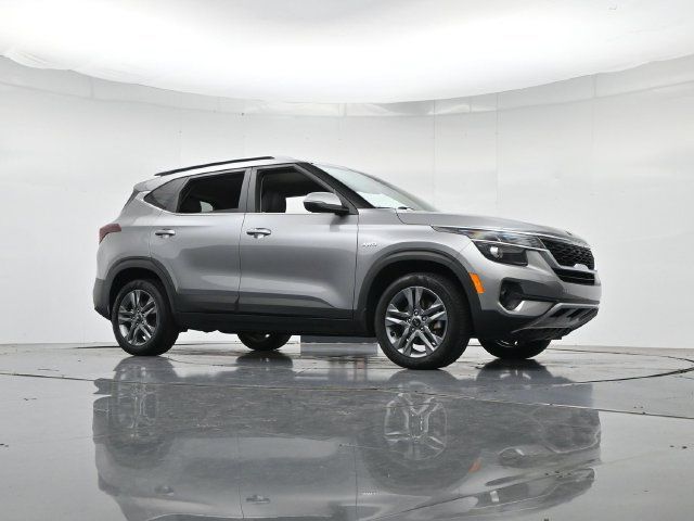 Used 2021 Kia Seltos S AWD/4WD image 34