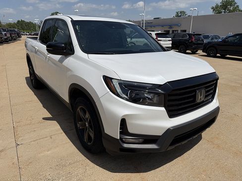 Used 2023 Honda Ridgeline Black Edition image 2