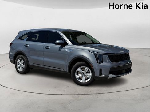 New 2025 Kia Sorento LX image 2
