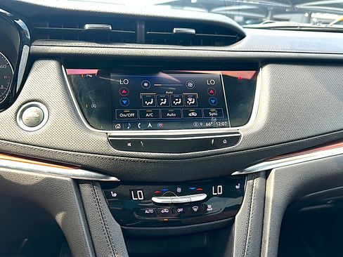 Used 2022 Cadillac XT5 Premium Luxury image 32