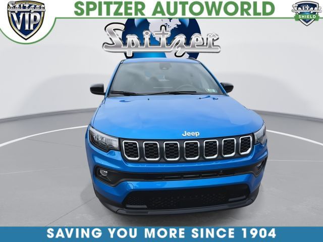 Used 2024 Jeep Compass Latitude AWD/4WD image 3