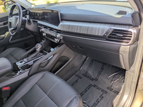 Used 2025 Kia Telluride EX w/ EX Captain's Chair Package FWD image 13