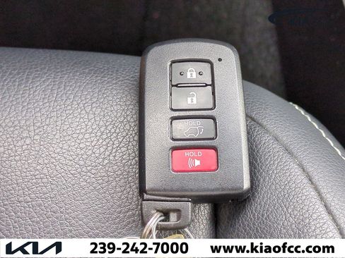 Used 2018 Toyota RAV4 Limited image 33