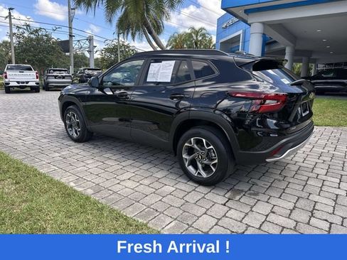 Used 2024 Chevrolet Trax LT FWD image 32