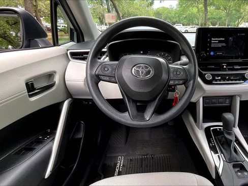 Used 2025 Toyota Corolla Cross L FWD image 8